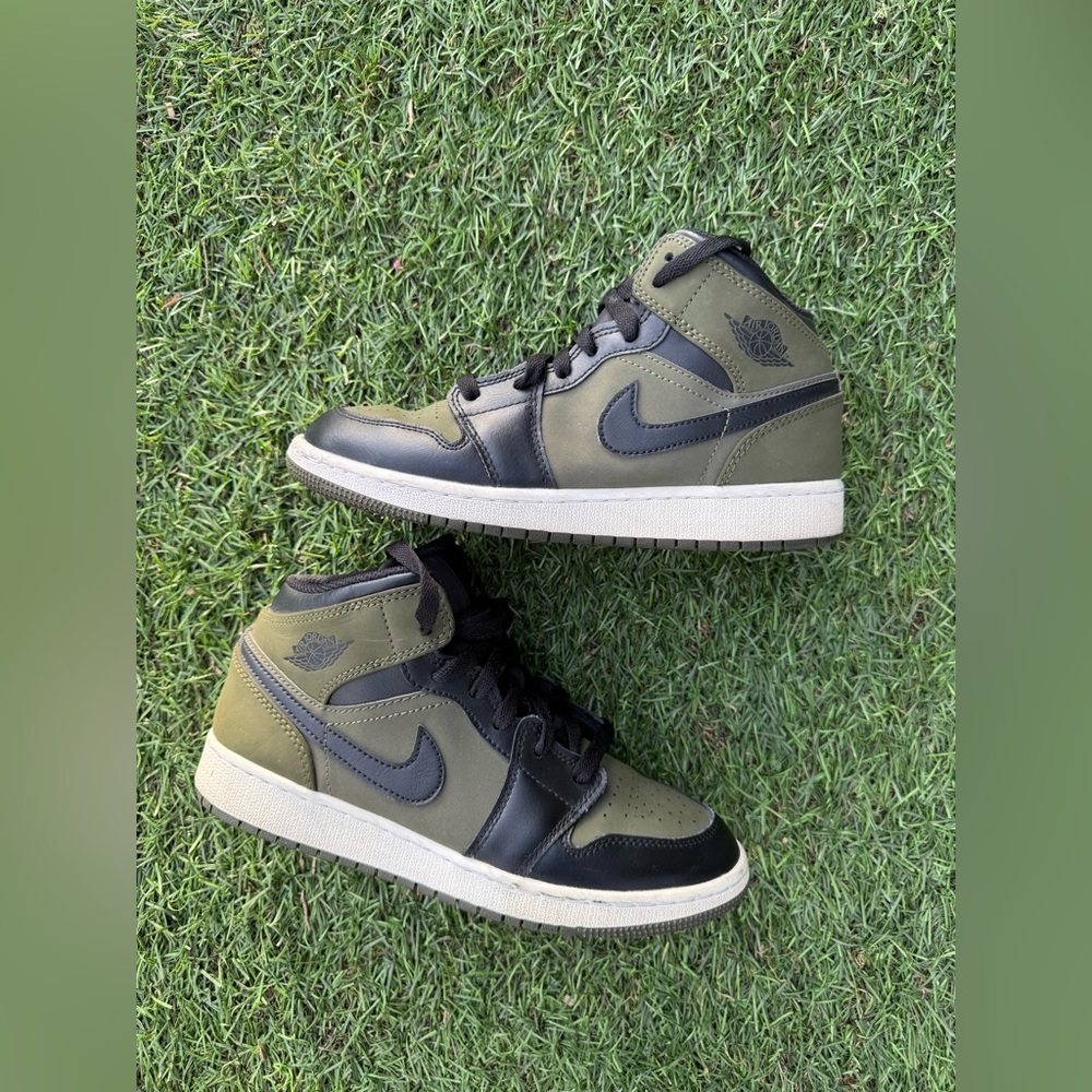 Nike Air Jordan 1 Mid Olive Canvas Sz(6Y, 7.5 In Women’s)